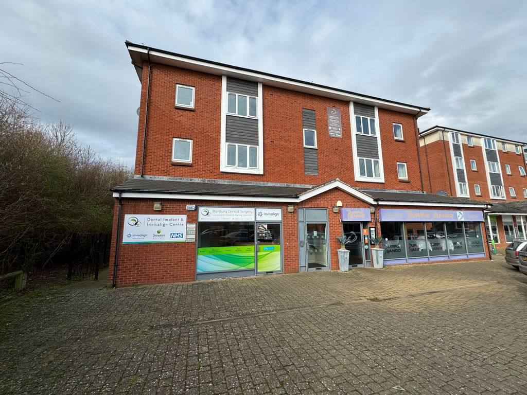 2 bed flat to rent in Rotary Way, Banbury OX16, £900 pcm Zoopla