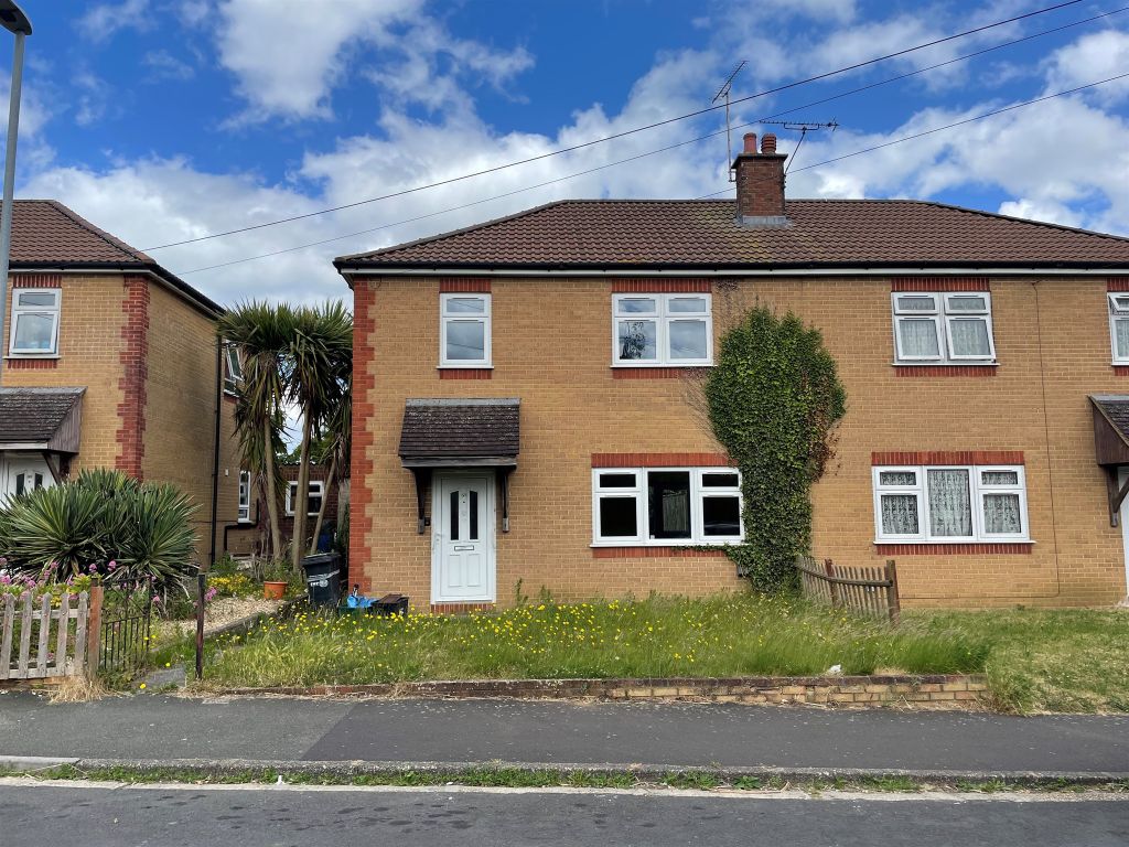 3 bed semidetached house for sale in Freedom Avenue, Yeovil BA21, £