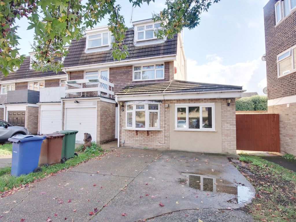 5 bed end terrace house for sale in Peartree Close, South Ockendon RM15