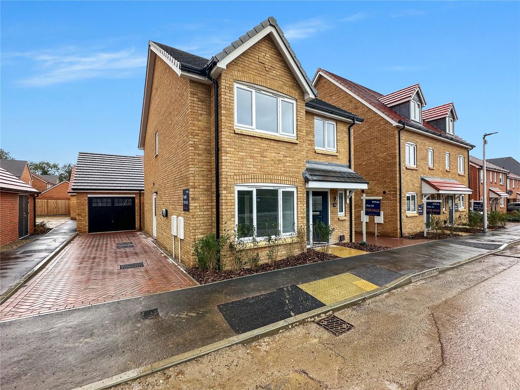4 bed detached house for sale in Kingfisher Green, Rainham ME8, £499,995 Zoopla
