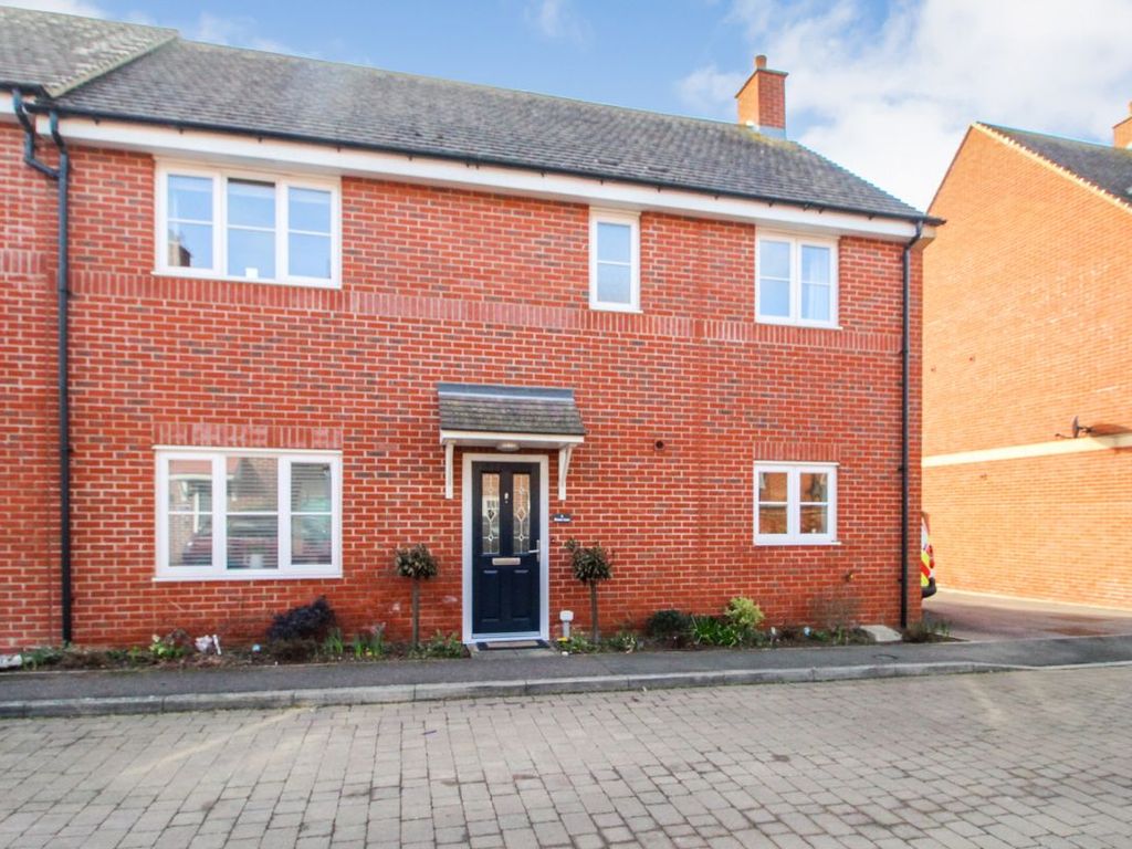 4 bed semidetached house for sale in Bittern Lane, Wixams, Bedford