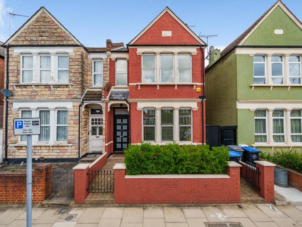 4 bed property to rent in Cedar Road, Cricklewood NW2 Zoopla