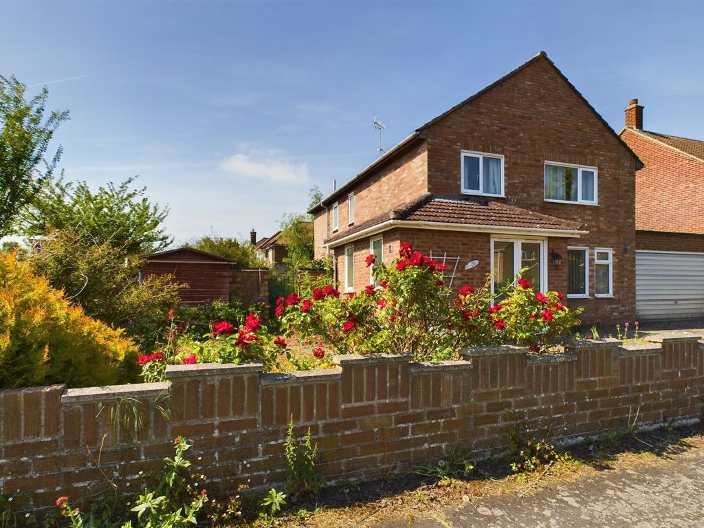 3 bed detached house for sale in Brimley Road, Cambridge CB4, £550,000