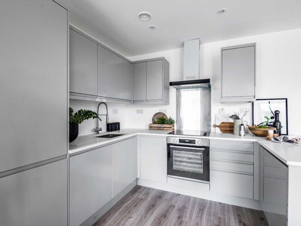 New home, 3 bed flat for sale in Frances Street, London SE18, £450,000