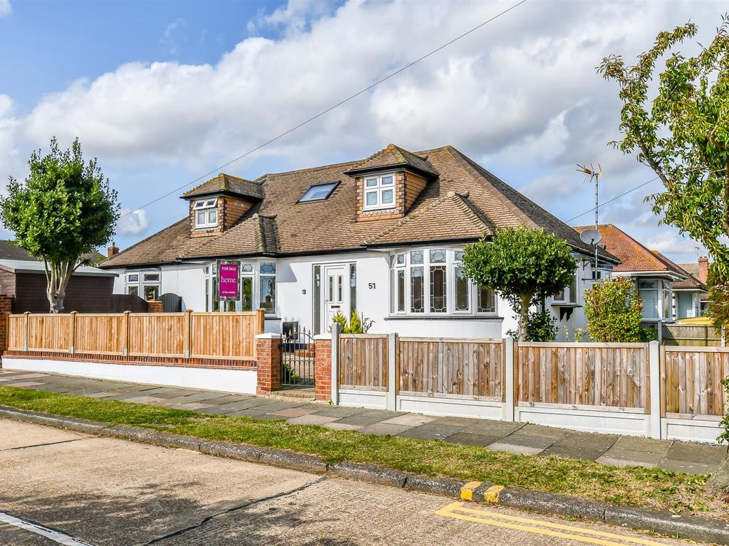 4 bed detached house for sale in Park View Drive, LeighOnSea SS9, £