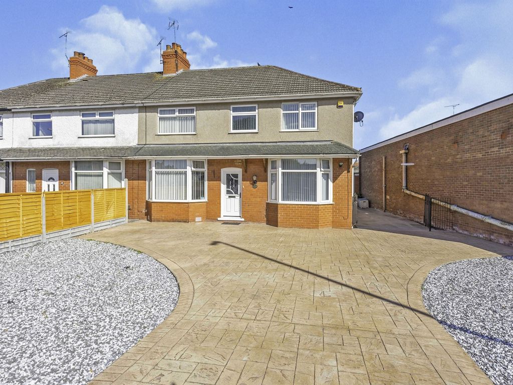 4 bed end terrace house for sale in Chester Road, Whitby, Ellesmere
