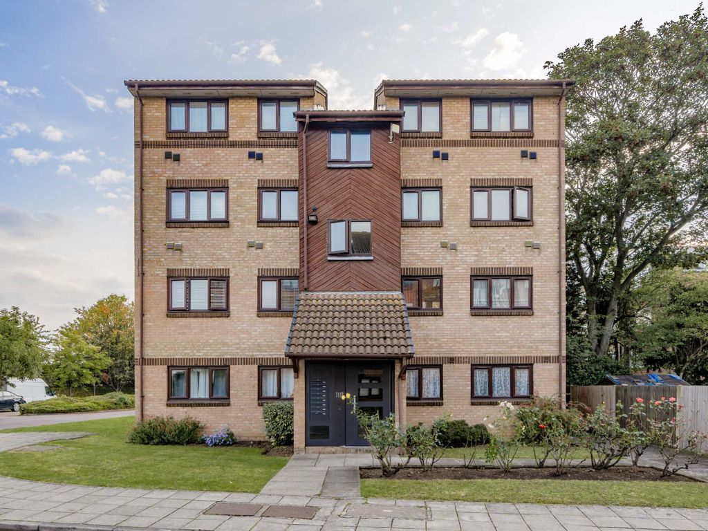 2 bed flat for sale in Wicket Road, Perivale, Greenford UB6, £339,999