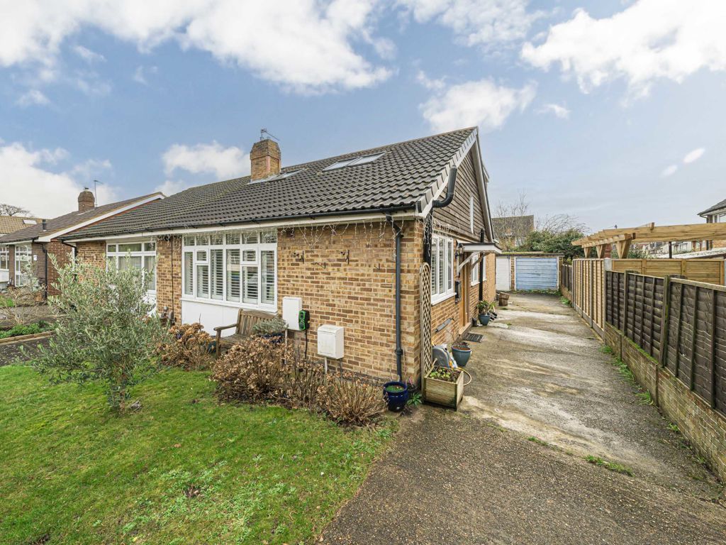 4 bed semidetached house for sale in Dukes Close, Hampton TW12, £