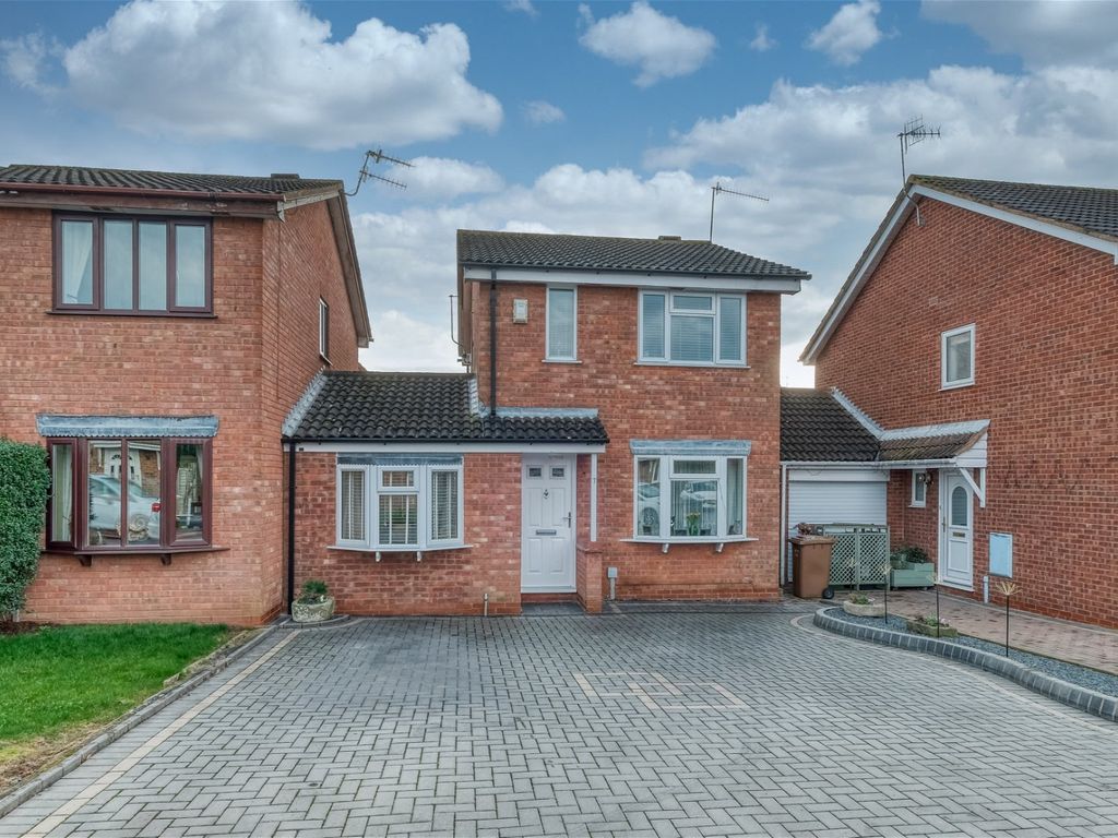 3 bed linkdetached house for sale in Foxglove Road, Worcester WR5, £365,000 Zoopla