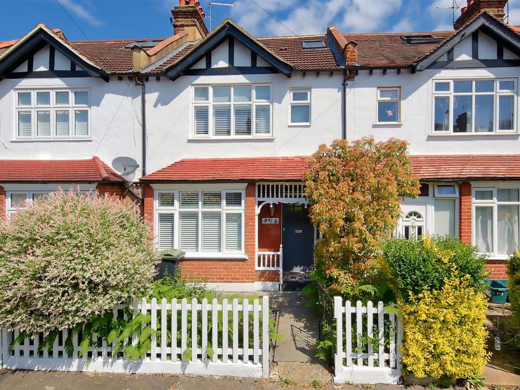 3 bed terraced house to rent in Chestnut Grove, New Malden KT3, £3,750