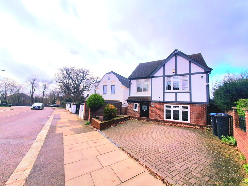 4 bed detached house to rent in Bush Hill, London N21 Zoopla