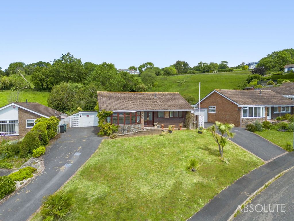 3 bed detached bungalow for sale in Grange Park, TQ14