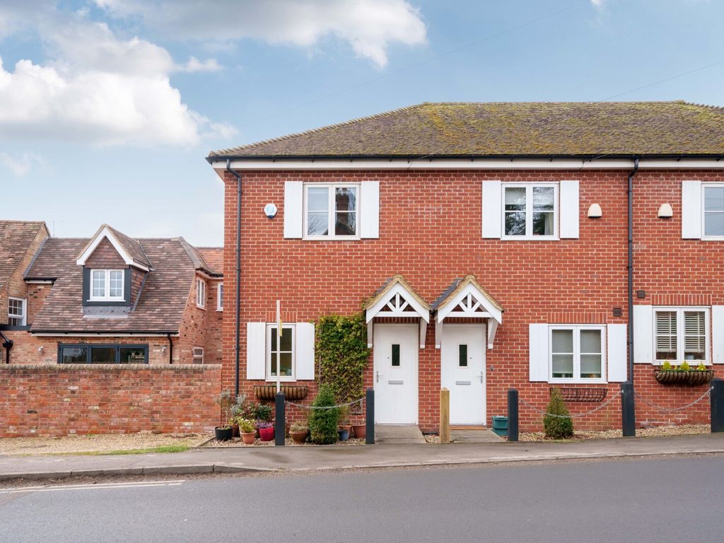 2 bed end terrace house for sale in Watlington Street, Nettlebed