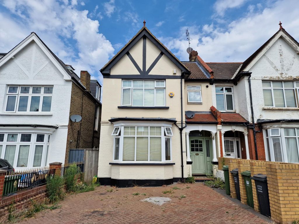 3 bed flat to rent in Bellingham Road, London SE6 Zoopla