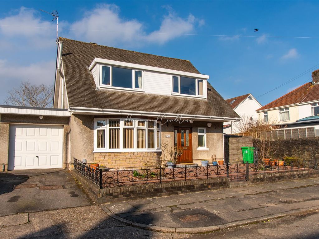 3 bed linkdetached house for sale in Birchfield Crescent, Victoria