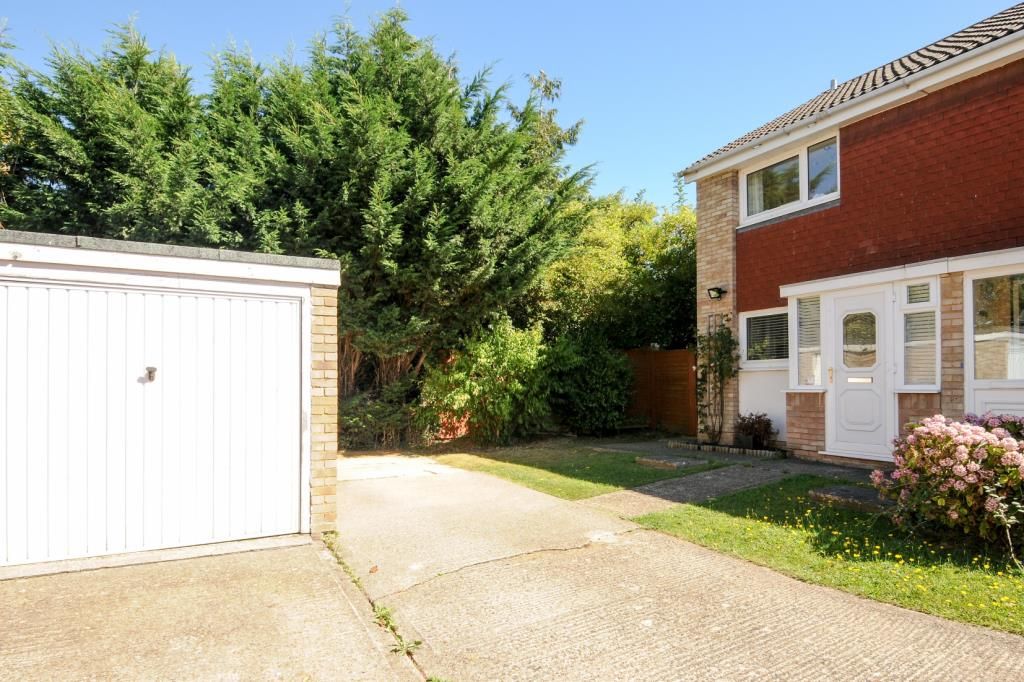 2 bed end terrace house to rent in Charmfield Road, Aylesbury HP21 Zoopla