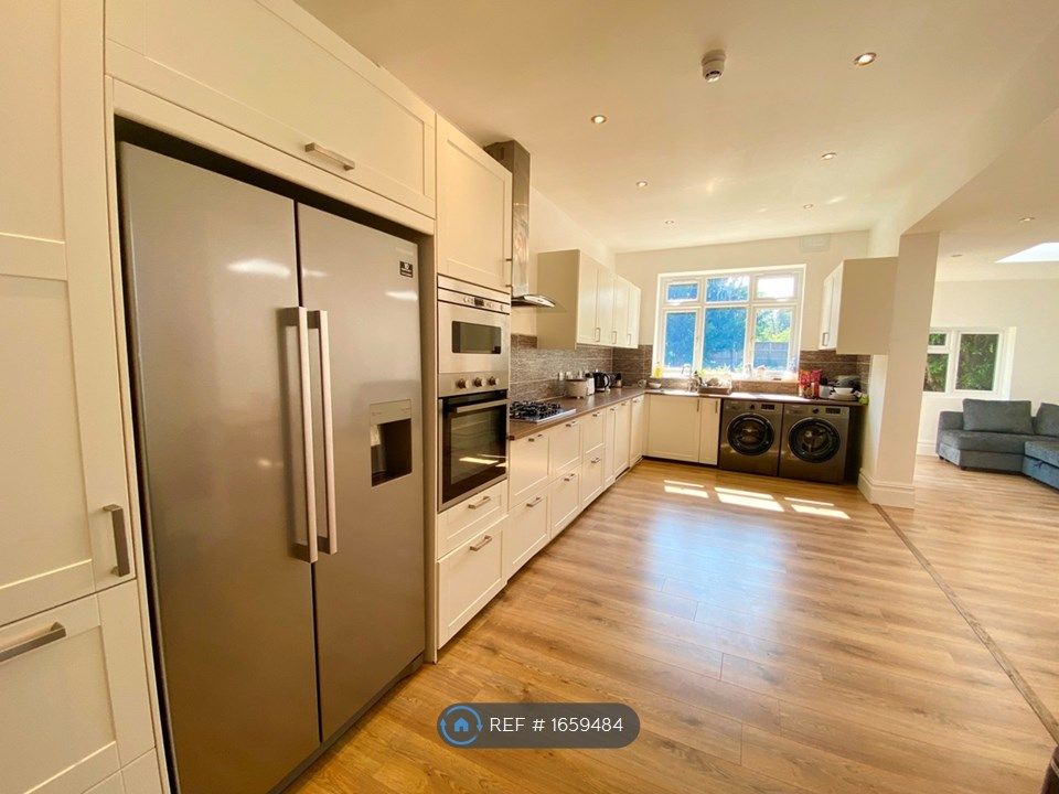 Room to rent in Park Hill Road, Wallington SM6 Zoopla