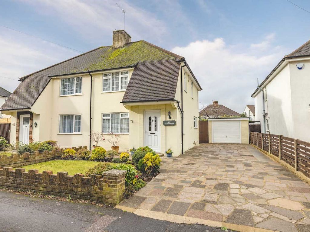 3 bed semidetached house for sale in Church Road, Iver Heath SL0, £