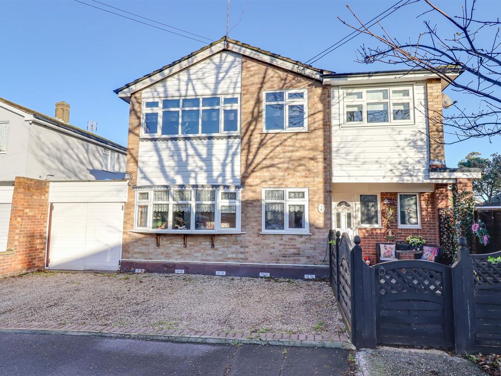 5 bed detached house for sale in Geylen Road, Canvey Island SS8, £ ...