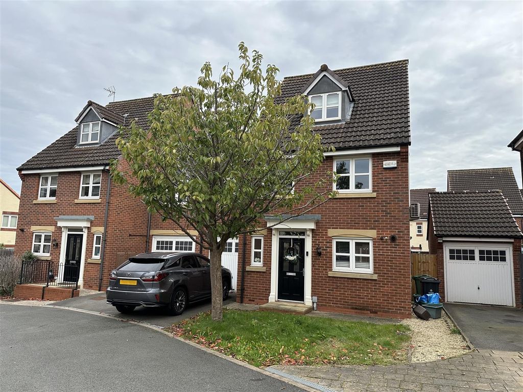 5 bed linkdetached house to rent in Uxbridge Lane, Kingsway, Quedgeley