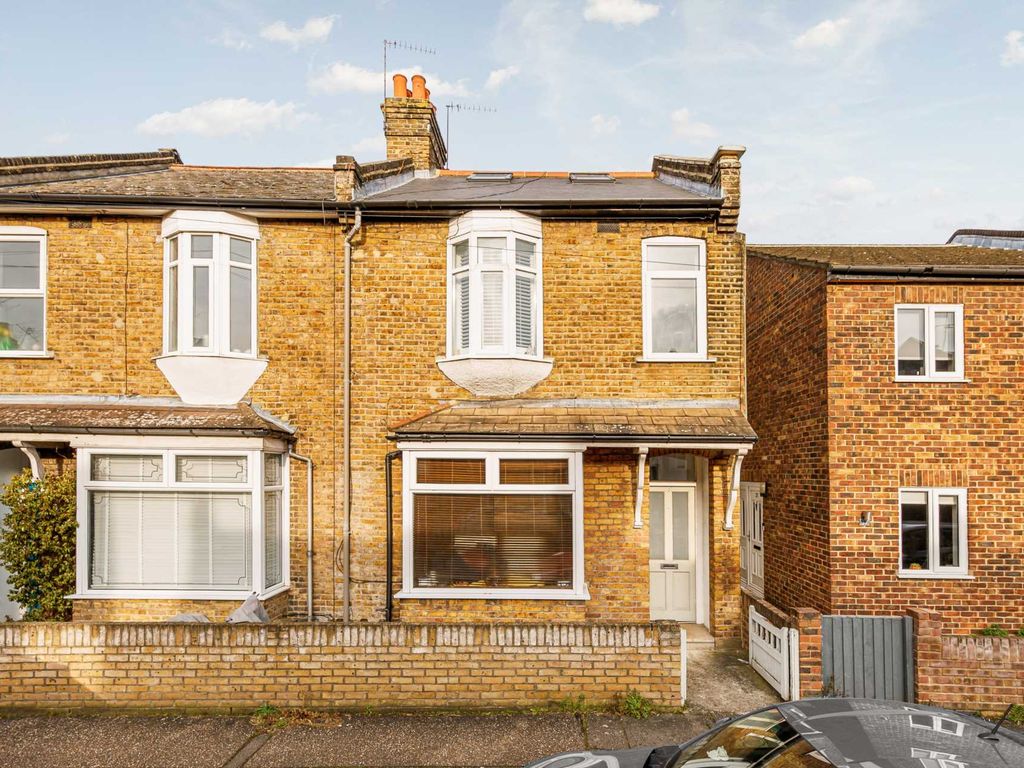 3 bed flat for sale in Brook Road South, Brentford TW8, £575,000 Zoopla