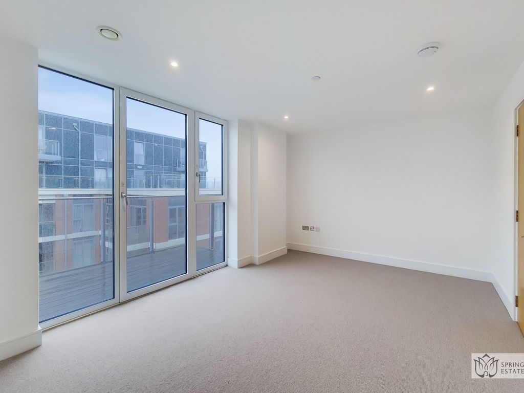 3 bed flat to rent in Hoopers Mews, London W3 Zoopla