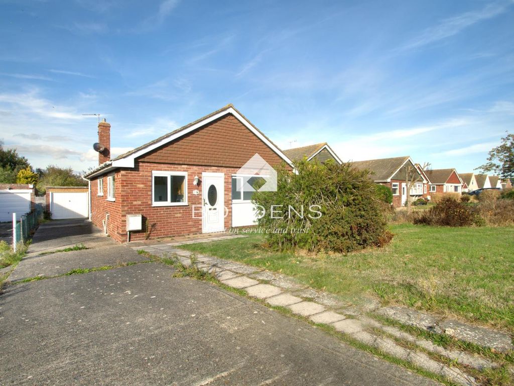 2 bed bungalow to rent in Fleetwood Avenue, HollandOnSea, ClactonOn