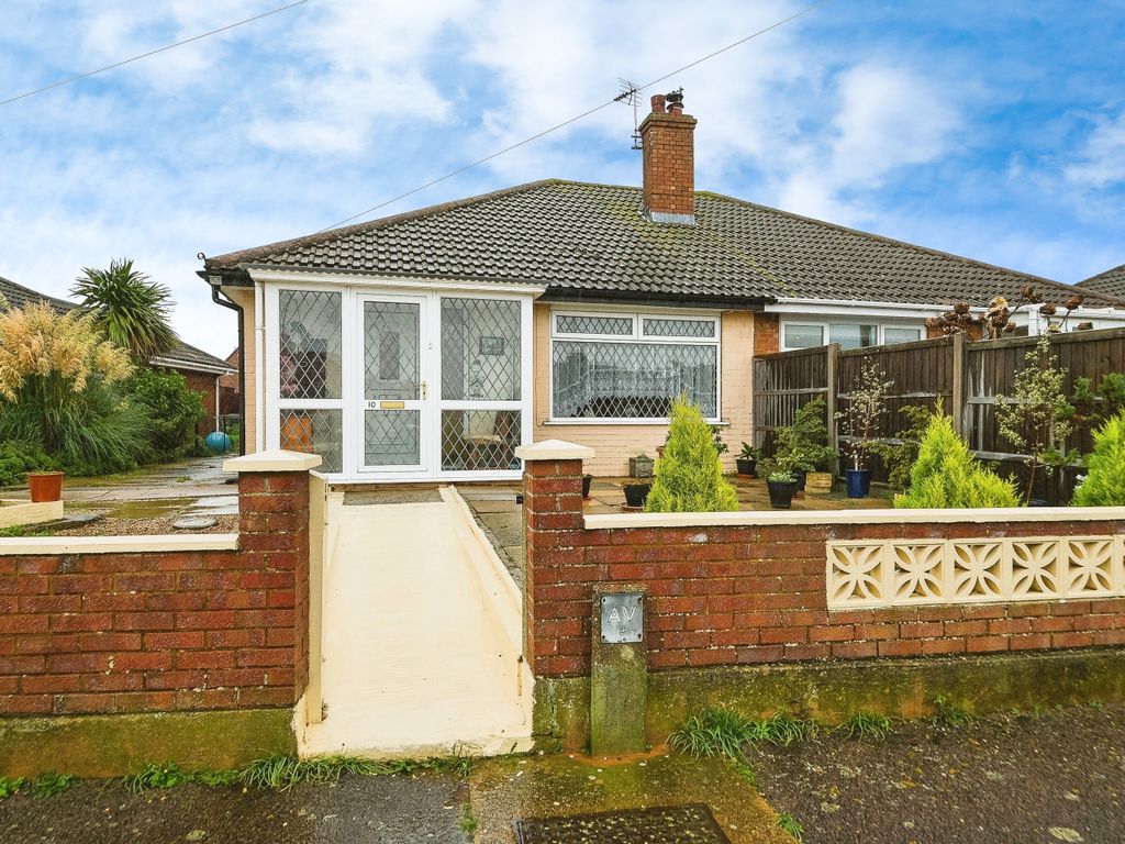 3 bed bungalow for sale in Chatsworth Road, Hunstanton, Norfolk PE36, £