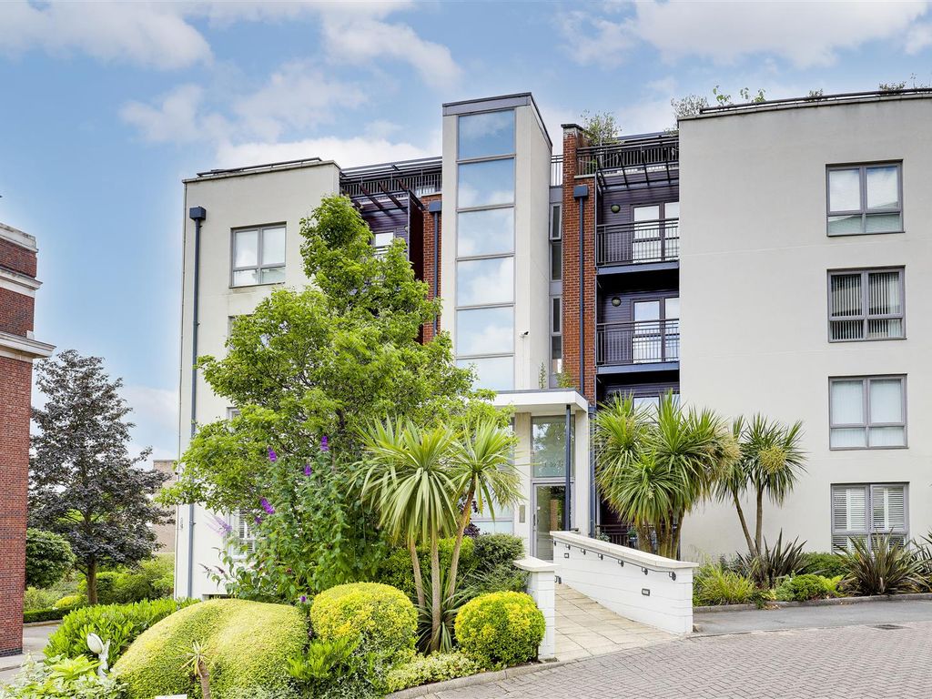 2 bed flat for sale in Standard Hill, Nottingham, Nottinghamshire NG1
