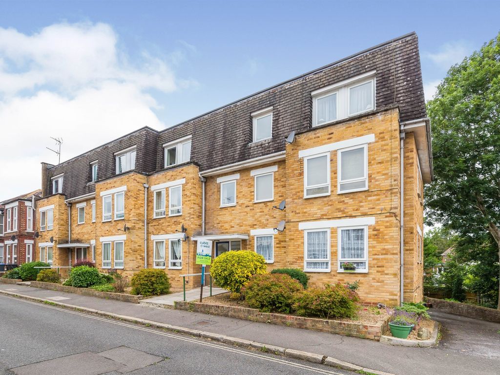 2 bed penthouse for sale in Heron Tye, Parklands Road, Hassocks BN6, £300,000 Zoopla