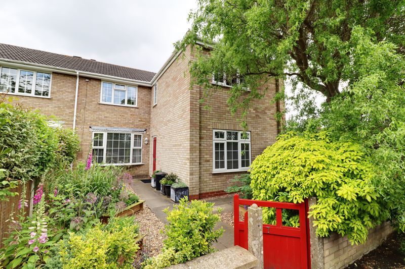 3 bed semidetached house for sale in School Drive, Messingham