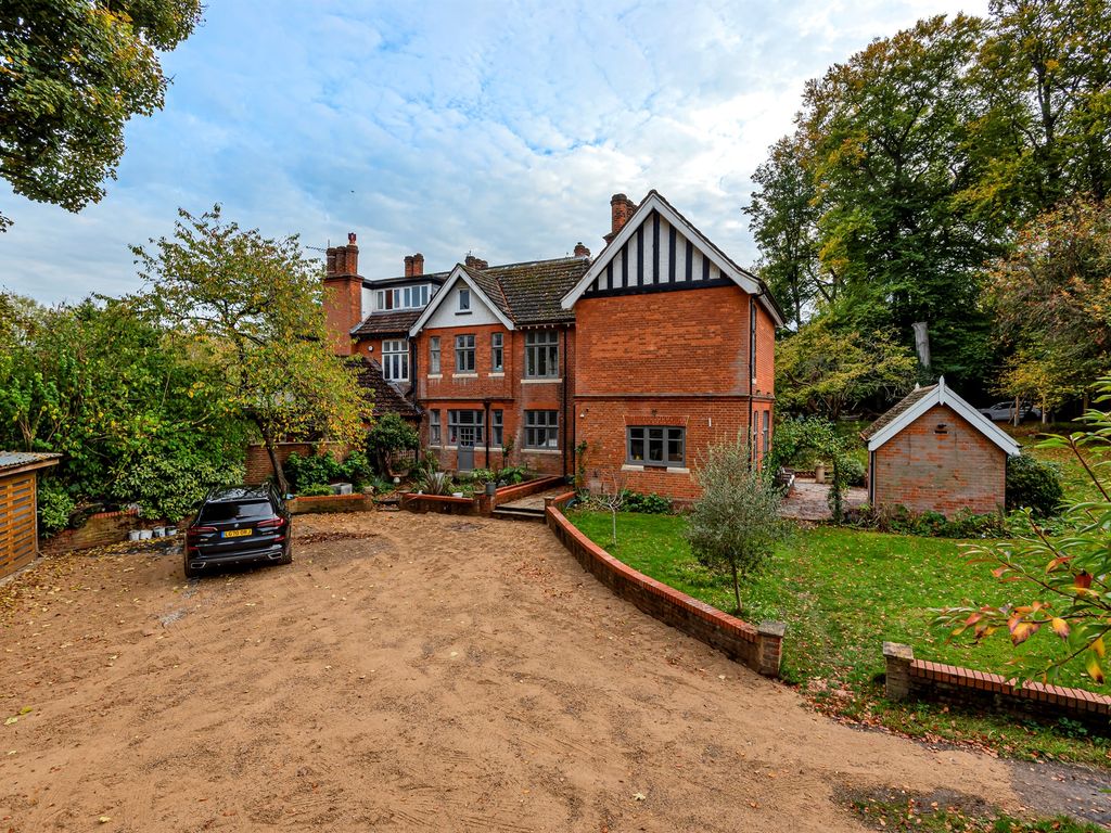 5 bed semidetached house for sale in Croydon Lane, Banstead SM7, £