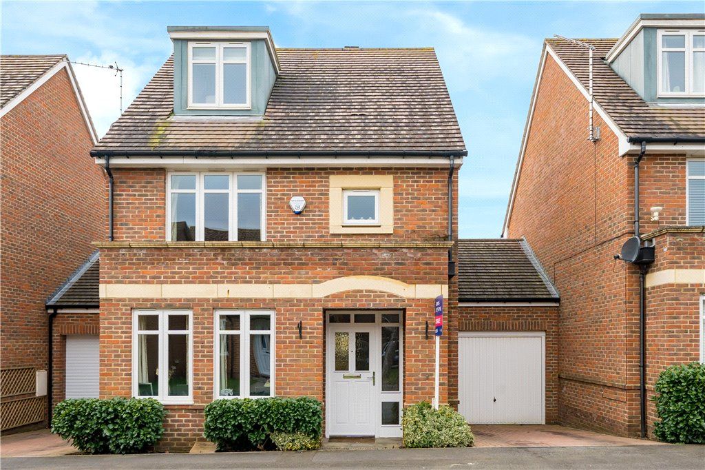 4 bed linkdetached house for sale in Cyrus Terrace, Pentland Way