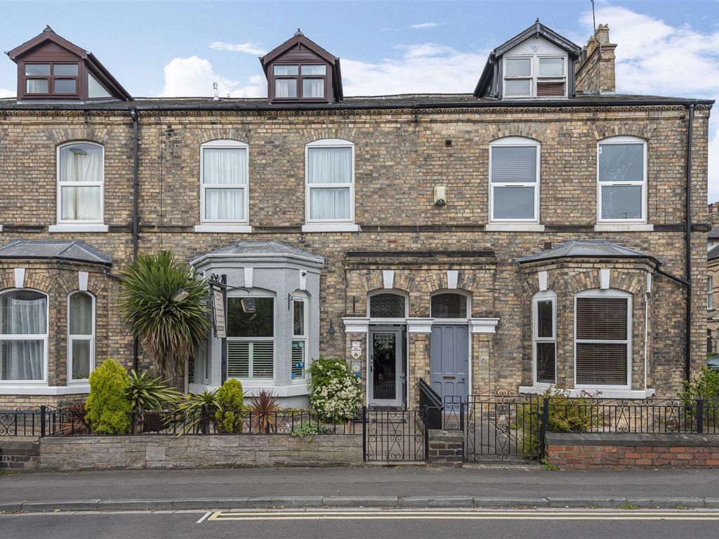 6 bed terraced house for sale in Fulford Road, York, North Yorkshire