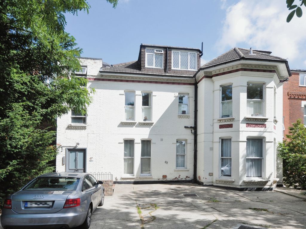 2 bed flat for sale in Beulah Hill, London SE19, £250,000 Zoopla