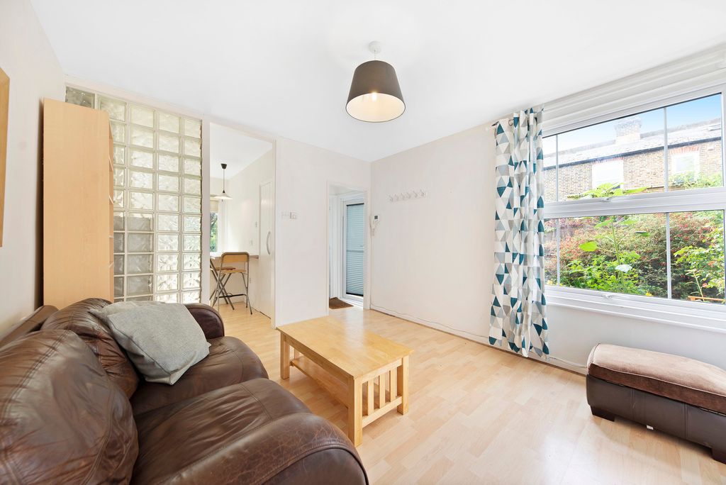 1 bed flat to rent in Queens Road, London SW19 Zoopla