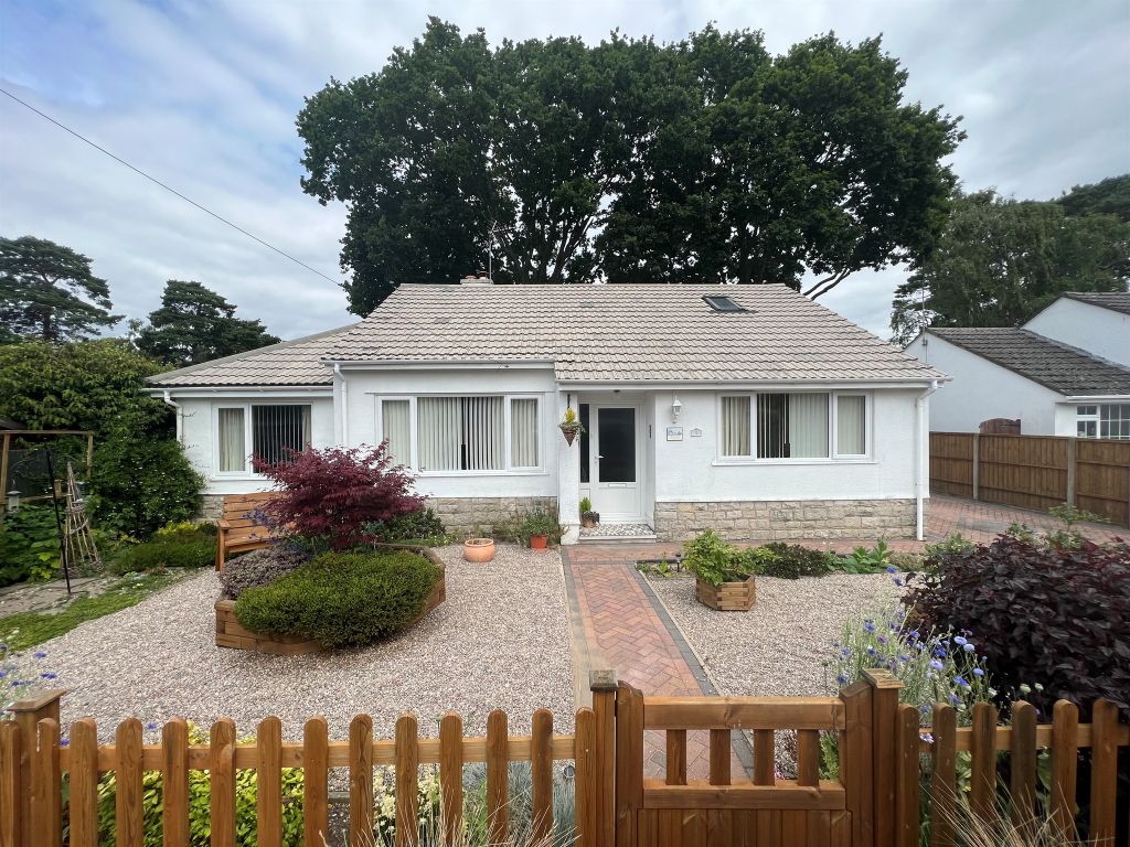 3 bed detached bungalow for sale in Pine Close, Ferndown BH22 Zoopla