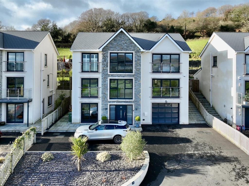 6 bed property for sale in Llanedi Road, Pontarddulais, Swansea SA4, £