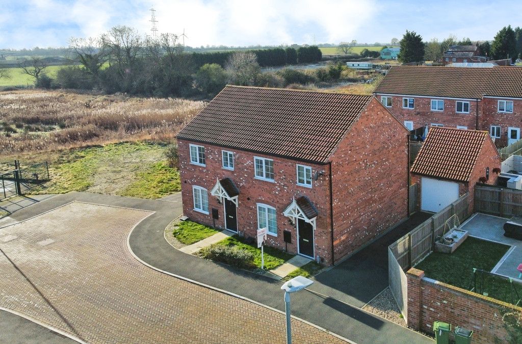 3 bed semidetached house for sale in Willow Road, Leicester Forest