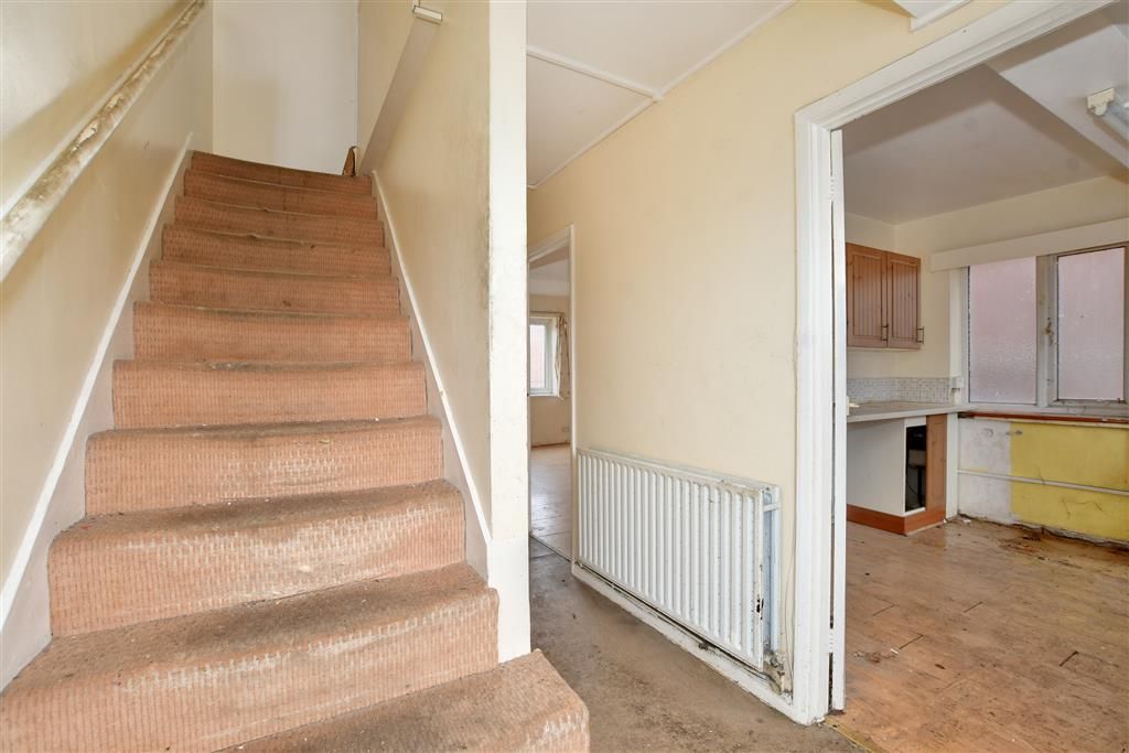 3 bed flat for sale in High Street, Banstead, Surrey SM7, £300,000 Zoopla