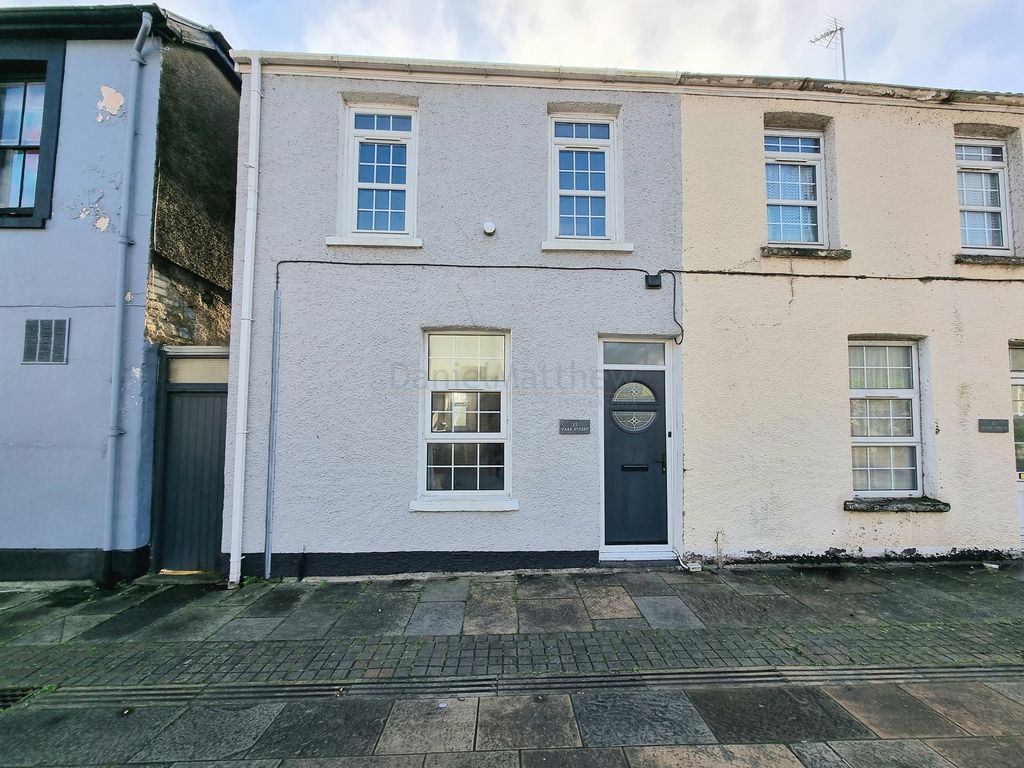 2 bed semidetached house to rent in Park Street, Bridgend, Bridgend