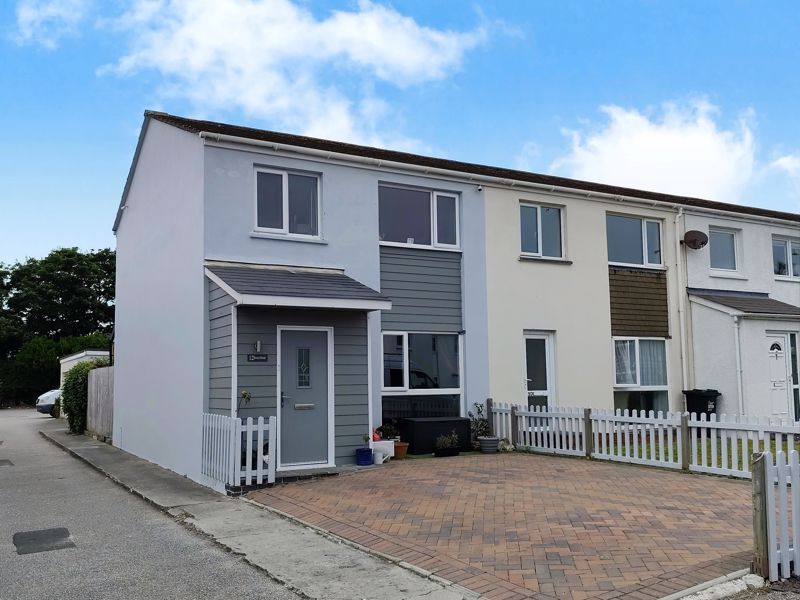 3 bed end terrace house for sale in Dale Road, Newquay TR7, £300,000