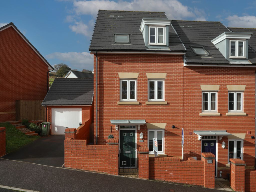 3 bed end terrace house for sale in Sunny Lands Way, Drive