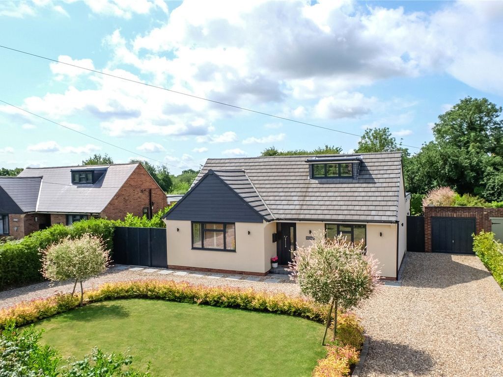 3 bed detached house for sale in Woodcock Lane, Grafty Green, Maidstone