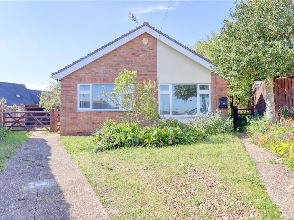 3 bed bungalow for sale in Kirkhurst Close, Brightlingsea, Colchester