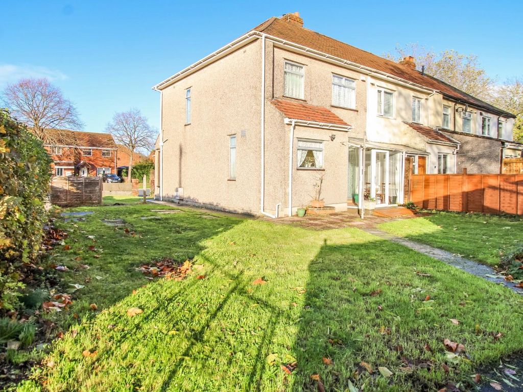 3 bed end terrace house for sale in Wharnecliffe Gardens, Whitchurch
