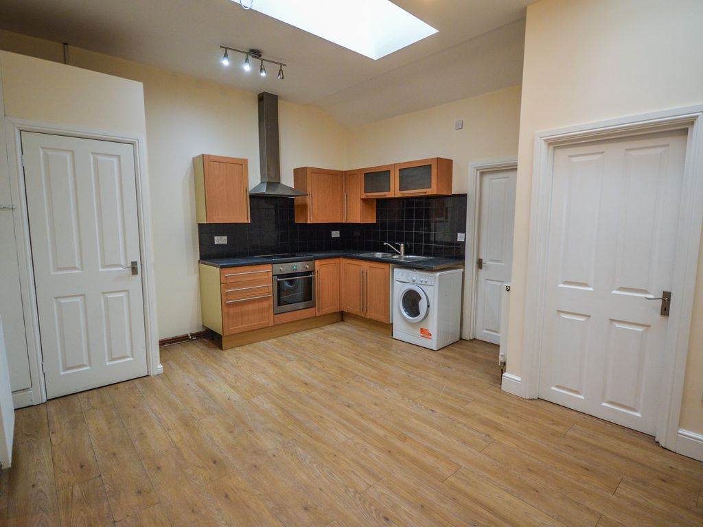 3 bed flat to rent in Manchester Road, West Timperley, Altrincham WA14