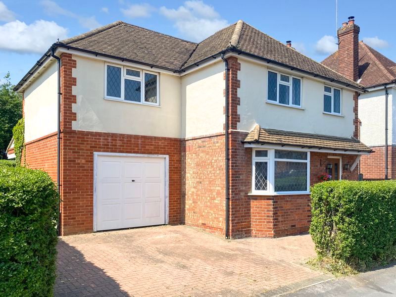 4 bed detached house for sale in St. Road, Aldershot GU12, £
