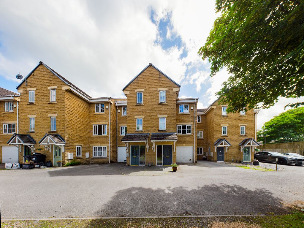 Oakwood Gardens, Halifax HX2  