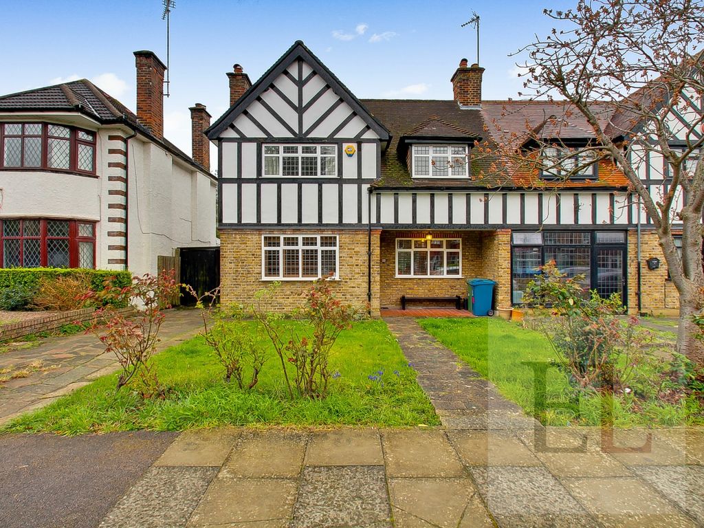 3 bed semidetached house to rent in Oakington Avenue, Harrow, Greater